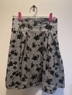 古着 セシルマクビー 白黒ギンガムチェック花柄フレアスカート Mサイズ