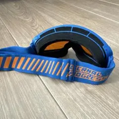 青いゴーグル 茶色レンズ 調整可能