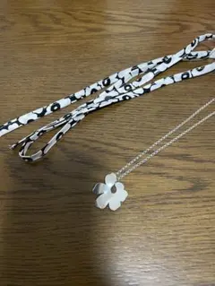 Kalevala x Marimekko ウニッコ スモールペンダント シルバーのサムネイル
