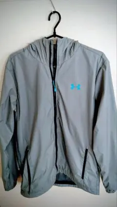 アンダーアーマー UNDER ARMOUR ウインドブレーカー グレー