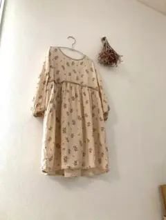 テータテート　花柄ワンピース