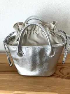 革シルバーバッグ