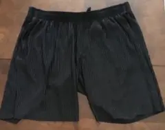 H&M ブラックショートパンツ レギュラーフィット