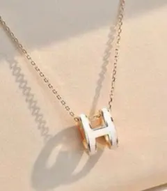 ポップh ネックレス　hロゴネックレス ホワイト