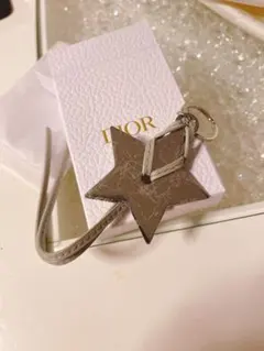 Dior 星型 チャーム