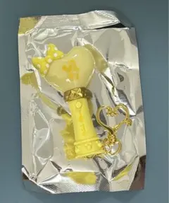 ディズニーストア　ミニー　シークレットペンライトキーチェーン　黄色