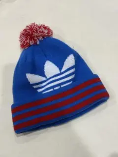 adidas ポンポン付きニット帽
