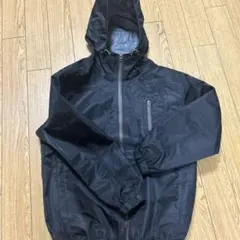 ブラックナイロンジャケット フード付き