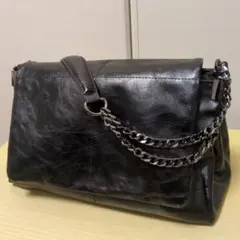 黒 レザー ショルダーバッグ チェーンストラップ付き　フラップショルダーバッグ