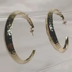 800円 大きめ●型メタルピアス(送料300円)