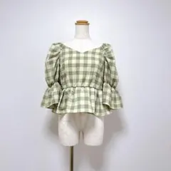 E054 セシルマクビー チェック柄ペプラムブラウス シャーリングパフスリーブM