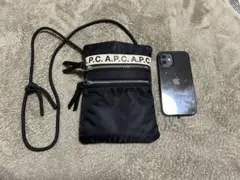 A.P.C. 黒 サコッシュ スマホ収納