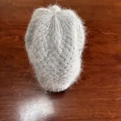 ストーン付きグレーのニット帽