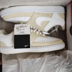 新品未使用★NIKEナイキコートビジョン24.5 白茶ブラウンホワイトスニーカー