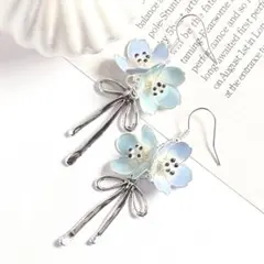 ネモフィラとリボンのピアス／イヤリング　ディップアート　ハンドメイド