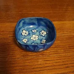 青色花柄四角形陶器ボウル