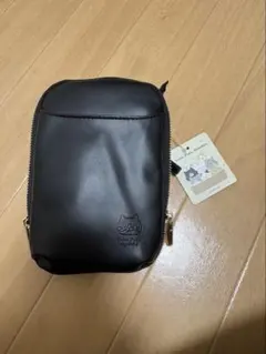 fuku fuku nyanko 猫のロゴ付き黒ポーチ