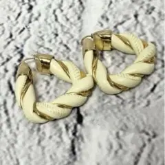 BOTTEGAVENETA ツイスト トライアングル ピアス　ホワイトゴールドのサムネイル