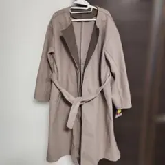 ベージュ ロングコート ベルト付きのサムネイル