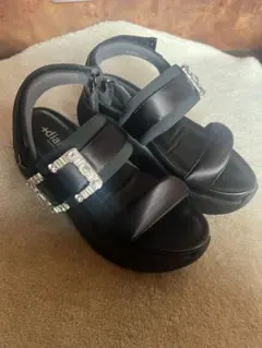 美品！ 値下げ中！ダイアナ　ビジュー付き厚底　スポーツサンダル