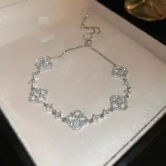 手元を華やかに★シェルクローバー★ブレスレット　キラキラ/四つ葉/プレゼント