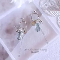 No.6870　ライトブルーオーロラ調ガラス　シルバー　ピアス/イヤリング