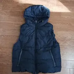 ネイビー フード付きダウンベスト