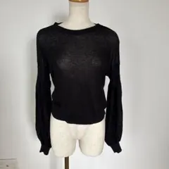 KBF 透け感のある黒のバルーン袖ニット