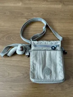 Kipling ベージュ ショルダーバッグ ぬいぐるみチャーム付き