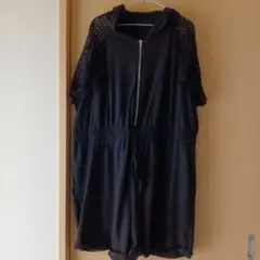 フード付き黒オールインワン レース袖