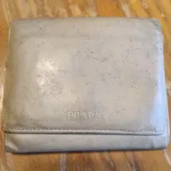 プラダ三つ折り財布