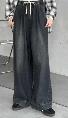 ワイドデニムパンツ ブラック ウォッシュ加工のサムネイル