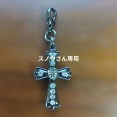 KINGZ クロス型チャーム クリスタル付き