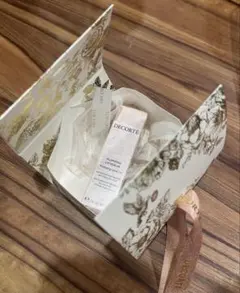 新品未使用【ギフトBOX付き】DECORTÉ リップグロス 02