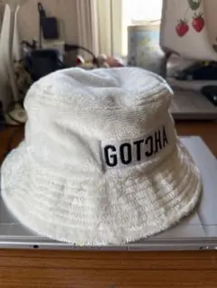 定価4,990円。GOTCHAショートファー バケットハット 試着のみ。