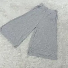 【c3050】☘️UNIQLO ウルトラストレッチソフトクロップドパンツ　グレー