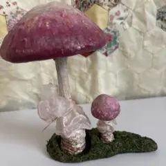 苔とキノコ　きのこ人形のサムネイル