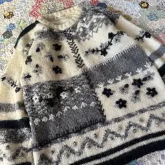 まるで雪の花が咲いたような モノトーン　モヘア　ニット　セーター