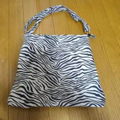 ゼブラ柄 ショルダーバッグ マチあり