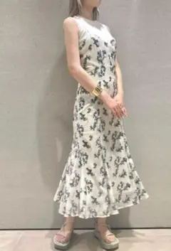 【LILYBROWN】白　花柄刺繍　キャミワンピース