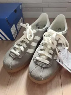 adidasオリジナルス