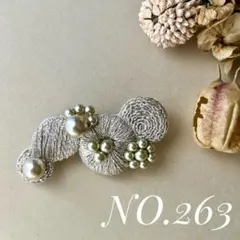 ハンドメイド　刺繍　パール　シルバー　銀色　卒入園　ハレノヒ　ブローチ　円形