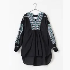 サラマリカ★幾何学刺繍ブラウスのサムネイル