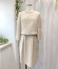 未使用品セットアップスーツ　ベージュ　ジュネビビアン　5-7号