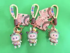 在庫処分！！ラブブ　キャラクターのアクリルキーホルダー　3個セットのサムネイル
