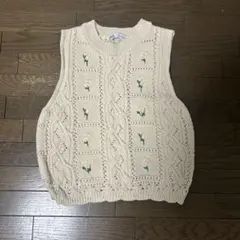 ベージュ ケーブルニットベスト 花柄刺繍