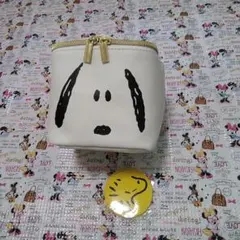 SNOOPYの合成皮革の白地のボックス&黄色のウッドストックのプレートです。