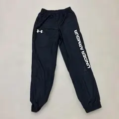 Under Armour 黒 ジャージパンツ　 ジュニアL、サイズ150cm前後