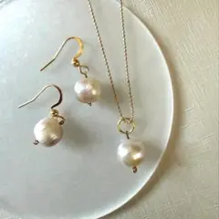 パール一粒ピアス　チャーム付き　(2点セット)