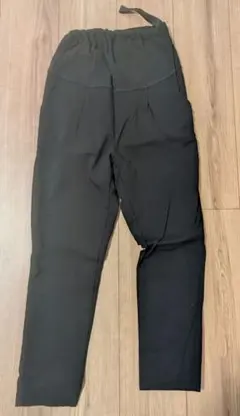 マタニティ スリムフィットパンツ 黒　西松屋